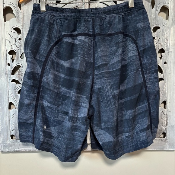 Lululemon Men’s Pace Breaker Short 9” Inseam Blue/Gray Geometric - Picture 2 of 11